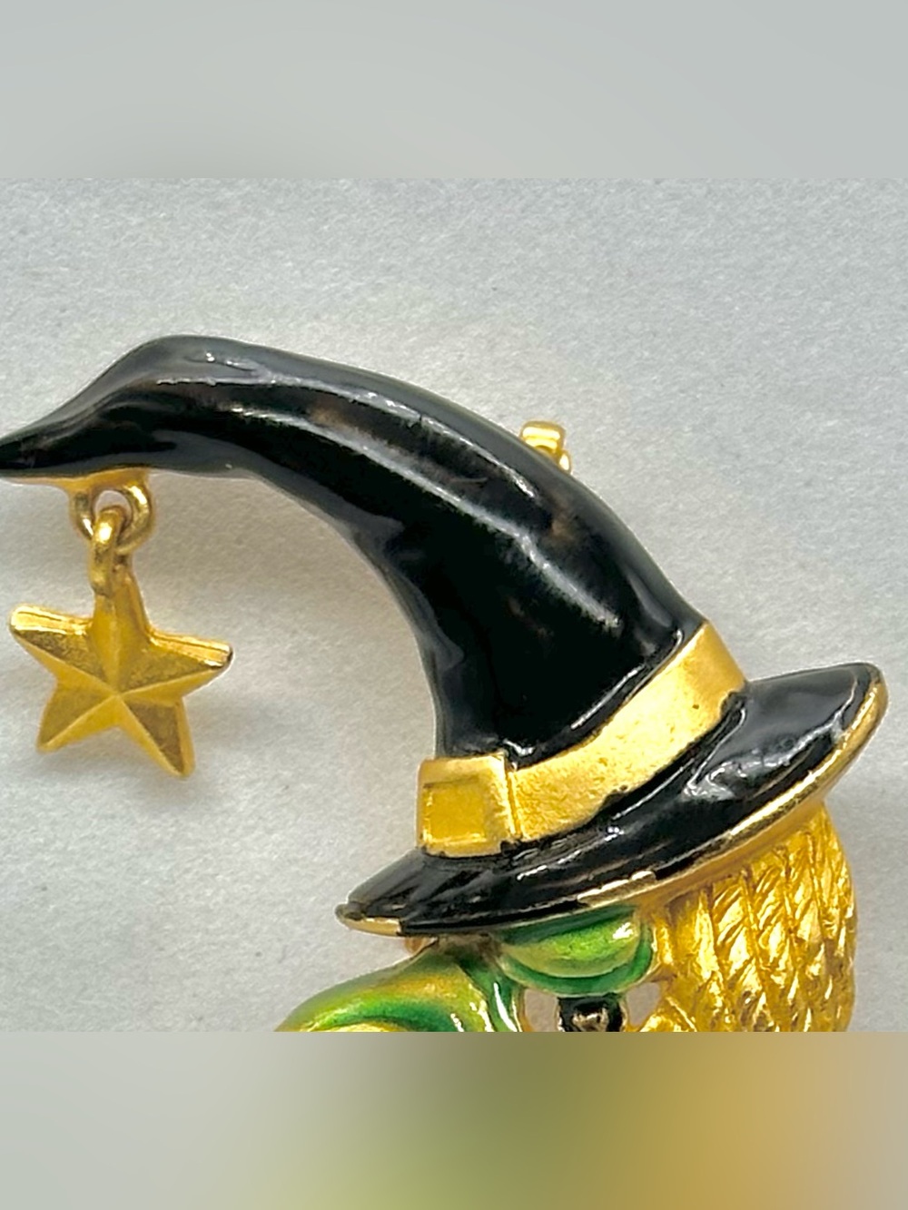 Vintage Vero Witch Face Gold Tone Enamel Moon Star Brooch Pin 80s - Picture 4 of 7